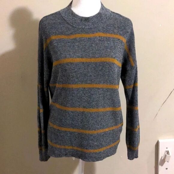 American Eagle Outfitters Sweaters - American Eagle XXS Jeggings Fit Gray Crew Neck Sweater with Brown Stripes